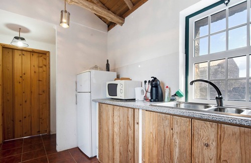 Bandeiras Casa | Casa de vacaciones 'Adega Maciel' con vistas al mar, terraza privada y Wi-Fi