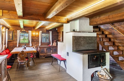 Finsing Casa | Casa de vacaciones 'Altes Totschenhäusl Am Ziller' con vistas a la montaña, jardín privado y Wi-Fi