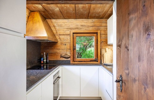 Finsing Casa | Casa de vacaciones 'Altes Totschenhäusl Am Ziller' con vistas a la montaña, jardín privado y Wi-Fi
