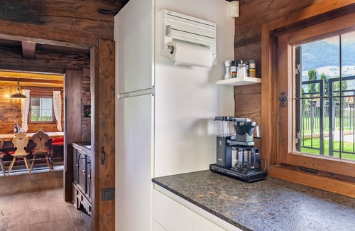 Finsing Casa | Casa de vacaciones 'Altes Totschenhäusl Am Ziller' con vistas a la montaña, jardín privado y Wi-Fi