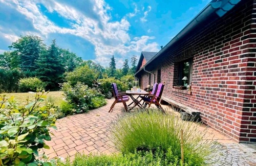 Heinersbruck Casa | Casa de vacaciones 'Ferienhaus Am Rande Des Spreewald' con terraza privada, jardín privado y Wi-Fi