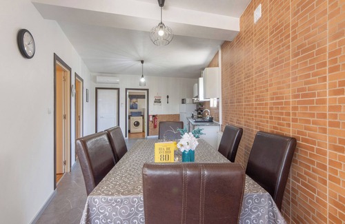 Ponte de Vagos Casa | Casa de vacaciones 'Amarela' con piscina compartida, Wi-Fi y aire acondicionado