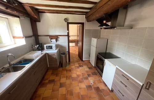 Castet Casa | Holiday Home 'Ancienne Bergerie' with Mountain View, Shared Terrace and Private Garden