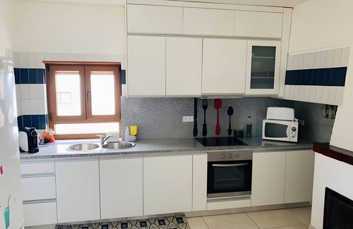 Mogadouro Casa | Casa de vacaciones 'Anjú-Pardal' con vistas a la montaña, terraza privada y Wi-Fi