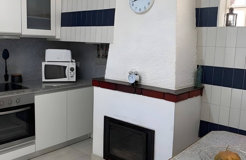 Mogadouro Casa | Casa de vacaciones 'Anjú-Pardal' con vistas a la montaña, terraza privada y Wi-Fi