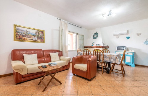 Domus de Maria Casa | Casa de vacaciones "Appartamento Immerso Nel Verde" con vistas a la montaña, jardín privado y Wi-Fi