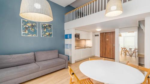 Miedzyzdroje Apartamento | Holiday Home Aparthotel 009 z balkonem przy plaży