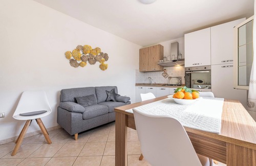 Domus de Maria Casa | Casa de vacaciones 'Appartamento in Villa Gelsomino' con vistas a la montaña, jardín, A/C y Wi-Fi