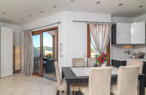 Porto Pozzo Casa | Casa vacacional 'Apartamento Porto Pozzo' con vistas al mar, Wi-Fi y aire acondicionado
