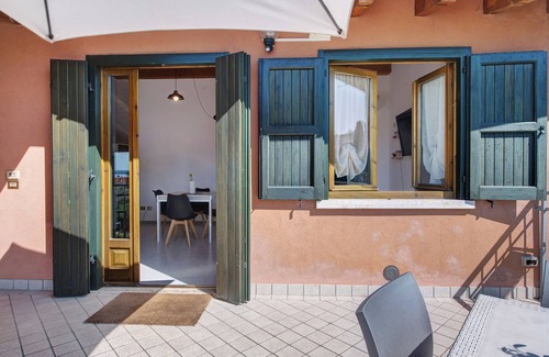 Montioni Casa | Casa de vacaciones 'Appartamenti Villa Fiorito' con vistas al lago, Wi-Fi y aire acondicionado