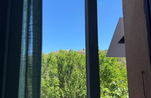 Arzachena Apartamento | Holiday Home 'Apple Green' with Mountain View, Wi-Fi and Air Conditioning