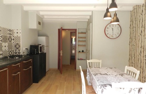 Argilliers Casa | Holiday Home Arbre Bouteille