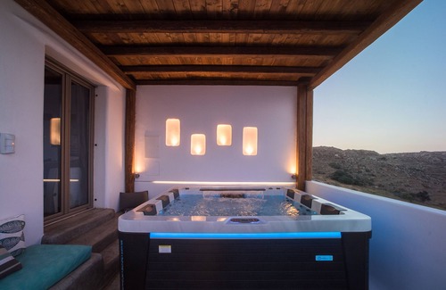 Plintri Casa | Casa de vacaciones 'Aris Sky Suite Private Mini Poolspa' con vistas al mar y Wi-Fi