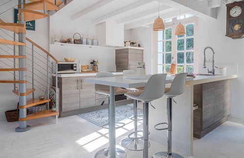 Jarnac Casa | Casa de vacaciones 'Au Bord De La Charente' con terraza privada y jardín privado