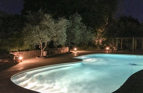 Le Val Casa | Holiday Home 'Au Écuries Du Mas Di Gau' with Shared Pool, Wi-Fi and Air Conditioning