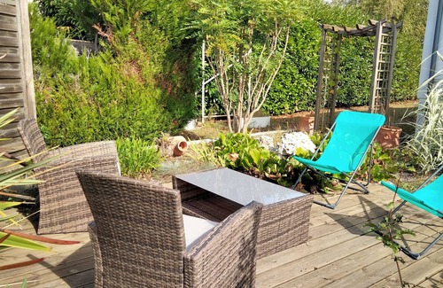 Bourges Casa | Casa de vacaciones 'Au Nid Douillet' con terraza compartida, jardín compartido y Wi-Fi