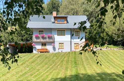 Falkenburg Casa | Casa de vacaciones 'Bei Schönwetter' con vistas a la montaña, terraza privada y Wi-Fi