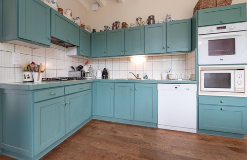 Ile-aux-Moines Casa | Holiday Home 'Belle Familiale' with Sea View, Private Terrace and Wi-Fi