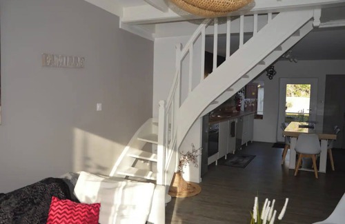 Pelussin Casa | Casa de vacaciones 'Belle Maison De Village Avec Jardin' con terraza privada, jardín privado y Wi-Fi