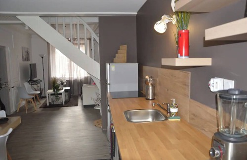 Pelussin Casa | Casa de vacaciones 'Belle Maison De Village Avec Jardin' con terraza privada, jardín privado y Wi-Fi