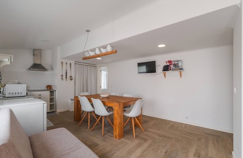 Malveira da Serra Casa | Holiday Home 'Between Mountain and Sea' with Mountain View, Private Terrace and Wi-Fi