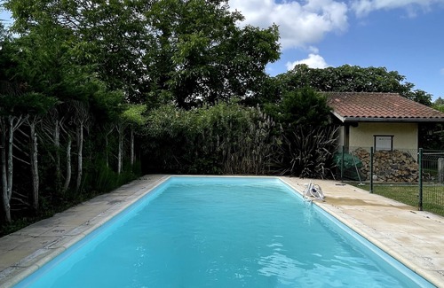 Malabat Casa | Casa de vacaciones 'Blousson' con vistas a las montañas, piscina privada y Wi-Fi