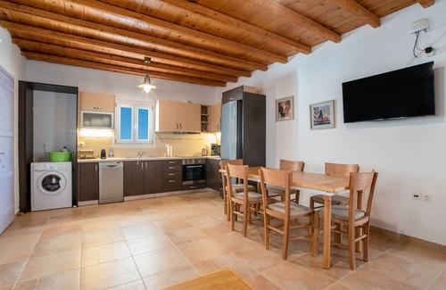Chrissi Akti Casa | Casa de vacaciones 'Blue Xenia - 3' con vistas al mar, Wi-Fi y aire acondicionado