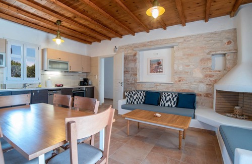 Chrissi Akti Casa | Casa de vacaciones 'Blue Xenia' con vistas al mar, Wi-Fi y aire acondicionado