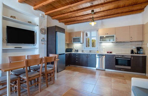 Chrissi Akti Casa | Casa de vacaciones 'Blue Xenia' con vistas al mar, Wi-Fi y aire acondicionado