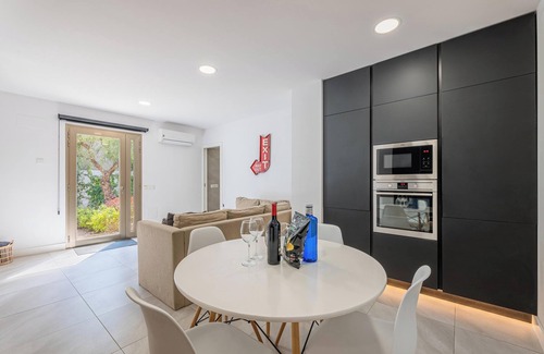 Calamayor Casa | Casa de vacaciones Bonanova 20 con jardín, terraza descubierta privada y Wi-Fi