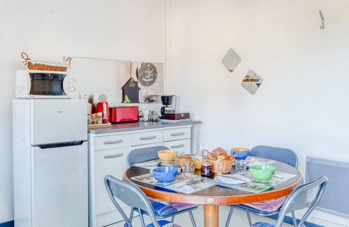 Noyant-Villages Casa | Casa de vacaciones 'Gîte Bricabroc' con piscina compartida, terraza privada y Wi-Fi