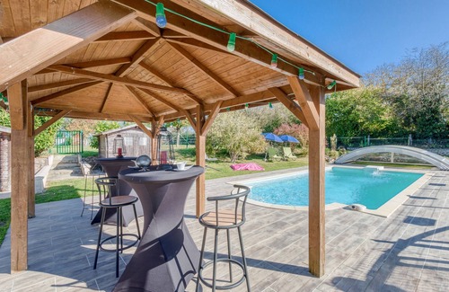 Noyant-Villages Casa | Casa de vacaciones 'Gîte Bricabroc' con piscina compartida, terraza privada y Wi-Fi