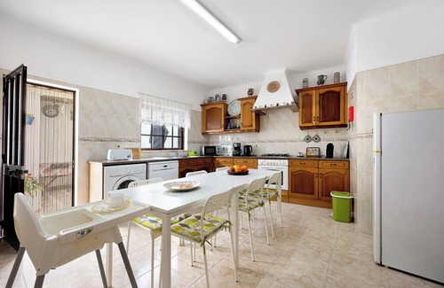 Raposeira Casa | Casa de vacaciones 'Brita' con terraza privada, balcón y Wi-Fi