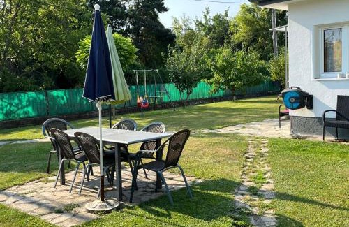 Floridsdorf Casa | Holiday Home Bungalow Leopoldau by Interhome