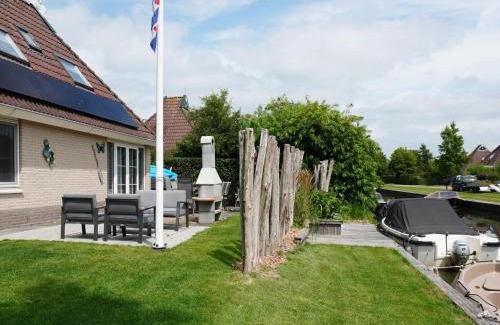 Eernewoude Casa | Holiday Home Bungalowpark It Wiid by Interhome