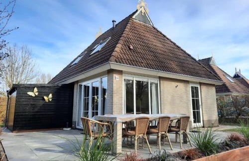 Eernewoude Casa | Holiday Home Bungalowpark It Wiid by Interhome
