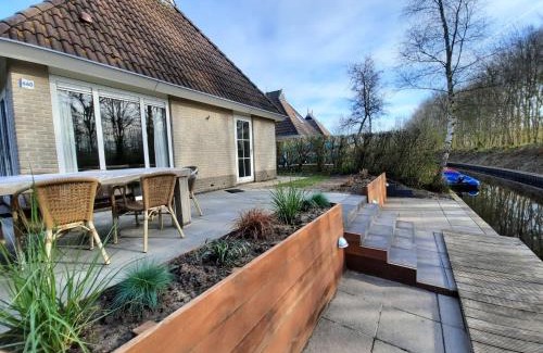 Eernewoude Casa | Holiday Home Bungalowpark It Wiid by Interhome