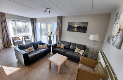 Eernewoude Casa | Holiday Home Bungalowpark It Wiid by Interhome