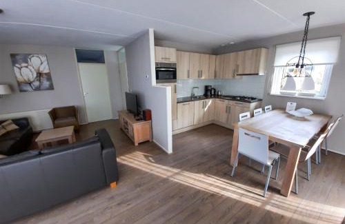 Eernewoude Casa | Holiday Home Bungalowpark It Wiid by Interhome