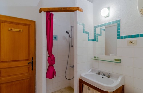 Monflanquin Casa | Holiday Home 'Côté Four' with Shared Pool, Garden, Terrace & Wi-Fi