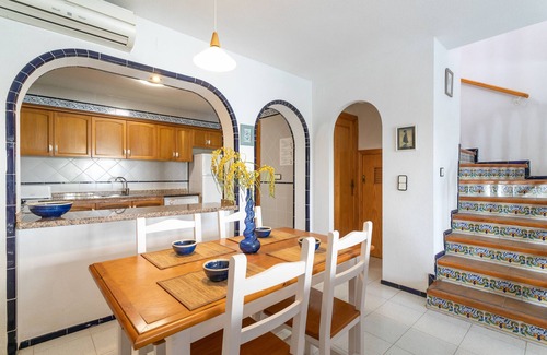 Los Arenales del Sol Casa | Casa de vacaciones 'Casa en la playa con piscinas E' con piscina compartida
