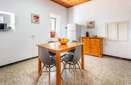 Pilar de la Mola Casa | Casa de vacaciones 'Ca Ses Celleres' con terraza privada, jardín privado y Wi-Fi