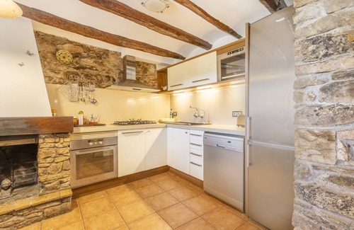 Copons Casa | Casa de vacaciones 'Can Favo' con vistas a la montaña, piscina privada y aire acondicionado