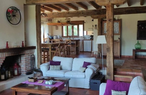 Santiuste de Pedraza Casa | Casa de vacaciones 'Canteo' con vistas a la montaña, piscina privada y Wi-Fi