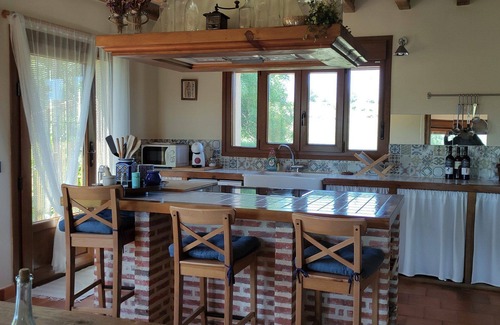 Santiuste de Pedraza Casa | Casa de vacaciones 'Canteo' con vistas a la montaña, piscina privada y Wi-Fi
