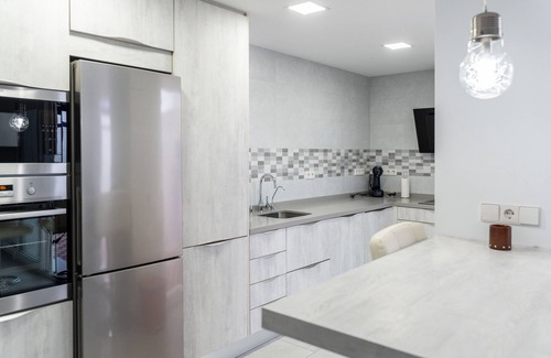 Fuengirola City Centre Casa | Casa de vacaciones 'Capitán' con terraza privada, balcón y Wi-Fi