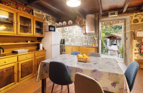 Esposende Casa | Casa de vacaciones 'Casa Azenha Branca' con vistas a la montaña, jardín, terraza y Wi-Fi