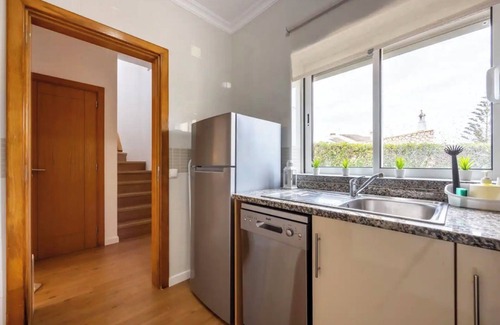 Lagos Casa | Casa de vacaciones 'Casa Cláudia - Cond Atalaia' con piscina compartida, terraza privada y Wi-Fi