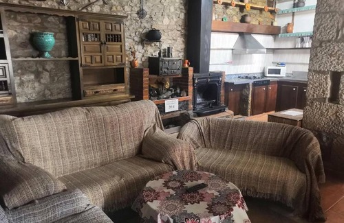 Tronchon Casa | Casa de vacaciones 'Casa Conesa I' con vistas a la montaña, piscina privada y Wi-Fi