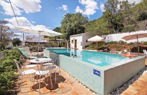 Loule Casa | "Casa da Tita - Apartamento Celeiro" con vistas a la montaña, piscina, aire acondicionado y Wi-Fi